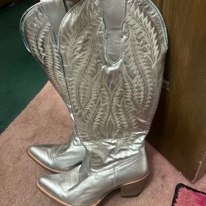 CORRALL Silver Tall Cowboy boots 10.5 point toe